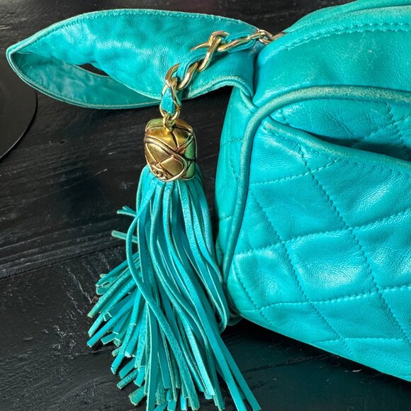**RARE COLOR** Chanel Quilted Turquoise Crossbody Bag - Picture 2 of 12